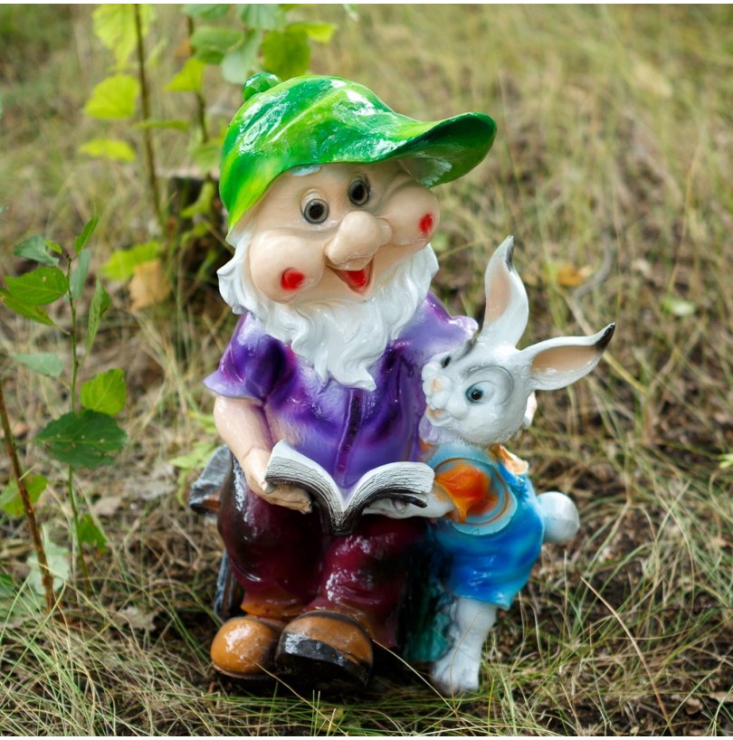 Садовая фигура Гном с зайцем и книгой - фото - 2