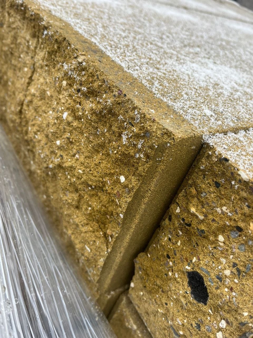 Блок бетон угловой декоративный (колотый) 390*195*182мм, желтый - фото - 1