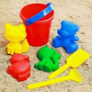 Набор для игры в песке №1 (ведёрко, 4 формочки, грабельки, лопатка) - фото - 1