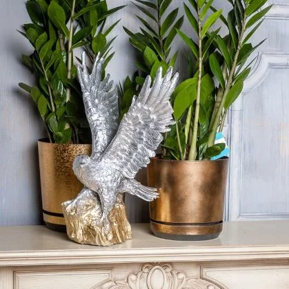 Садовая фигура  Орел на камне